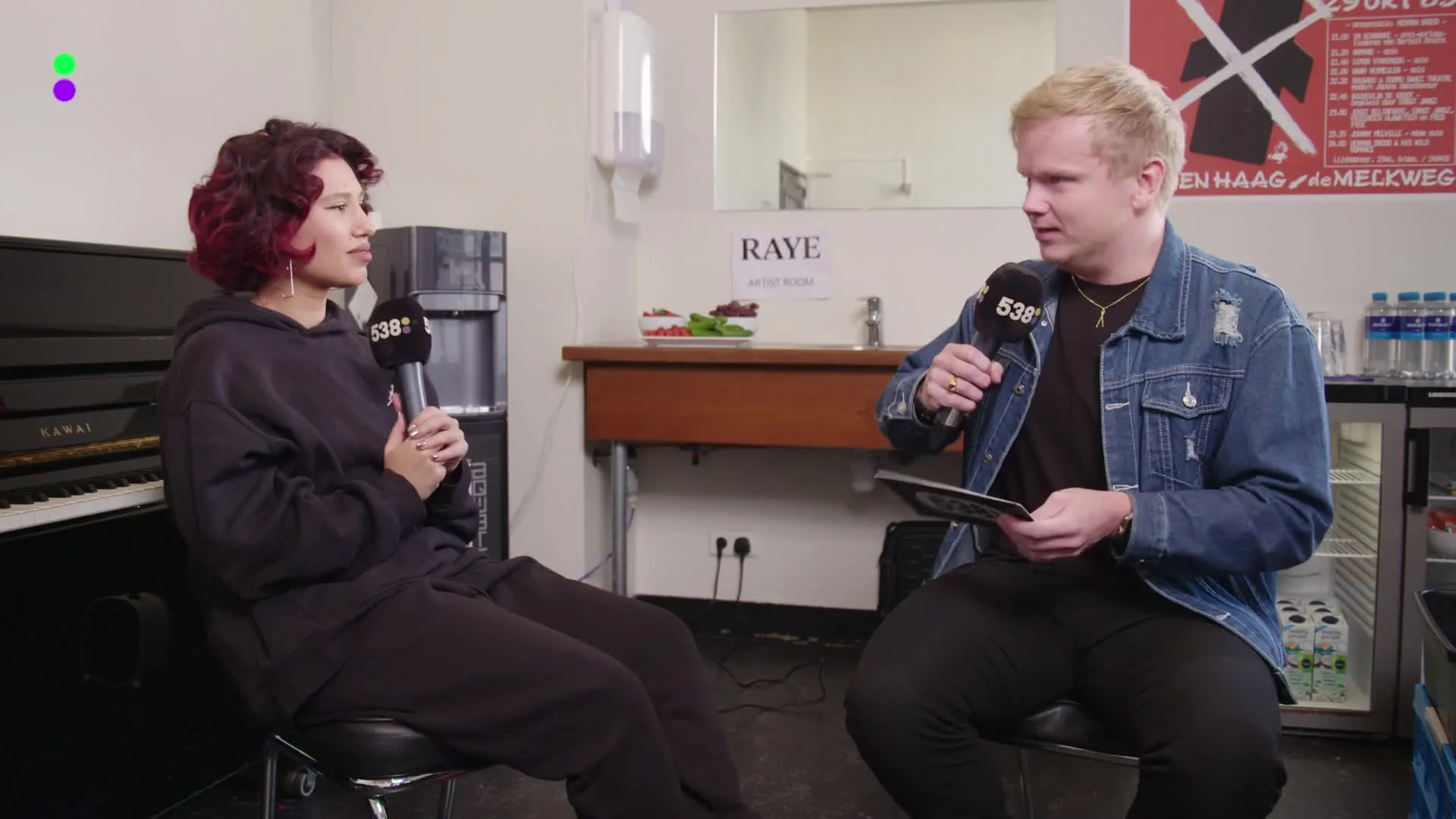 Jordi interviewt RAYE!