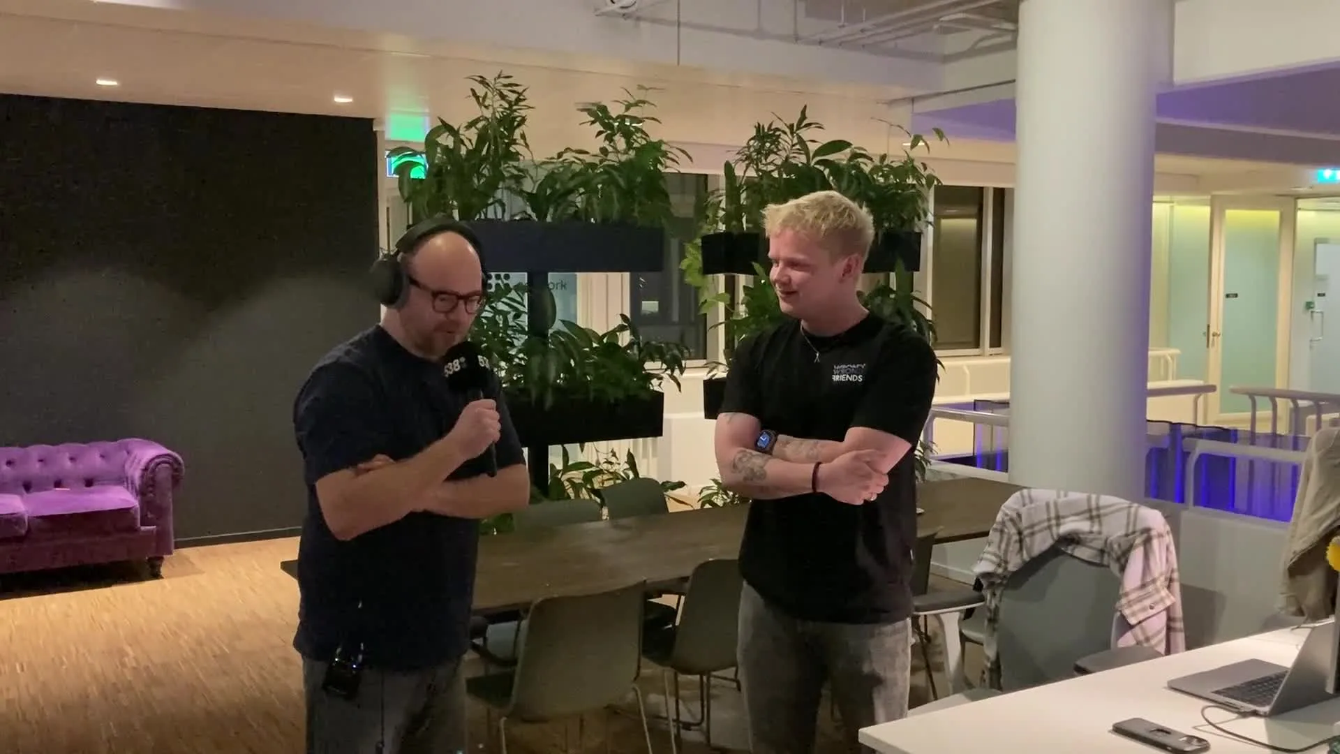 Jordi zet 538-logo op arm voor dit bedrag!