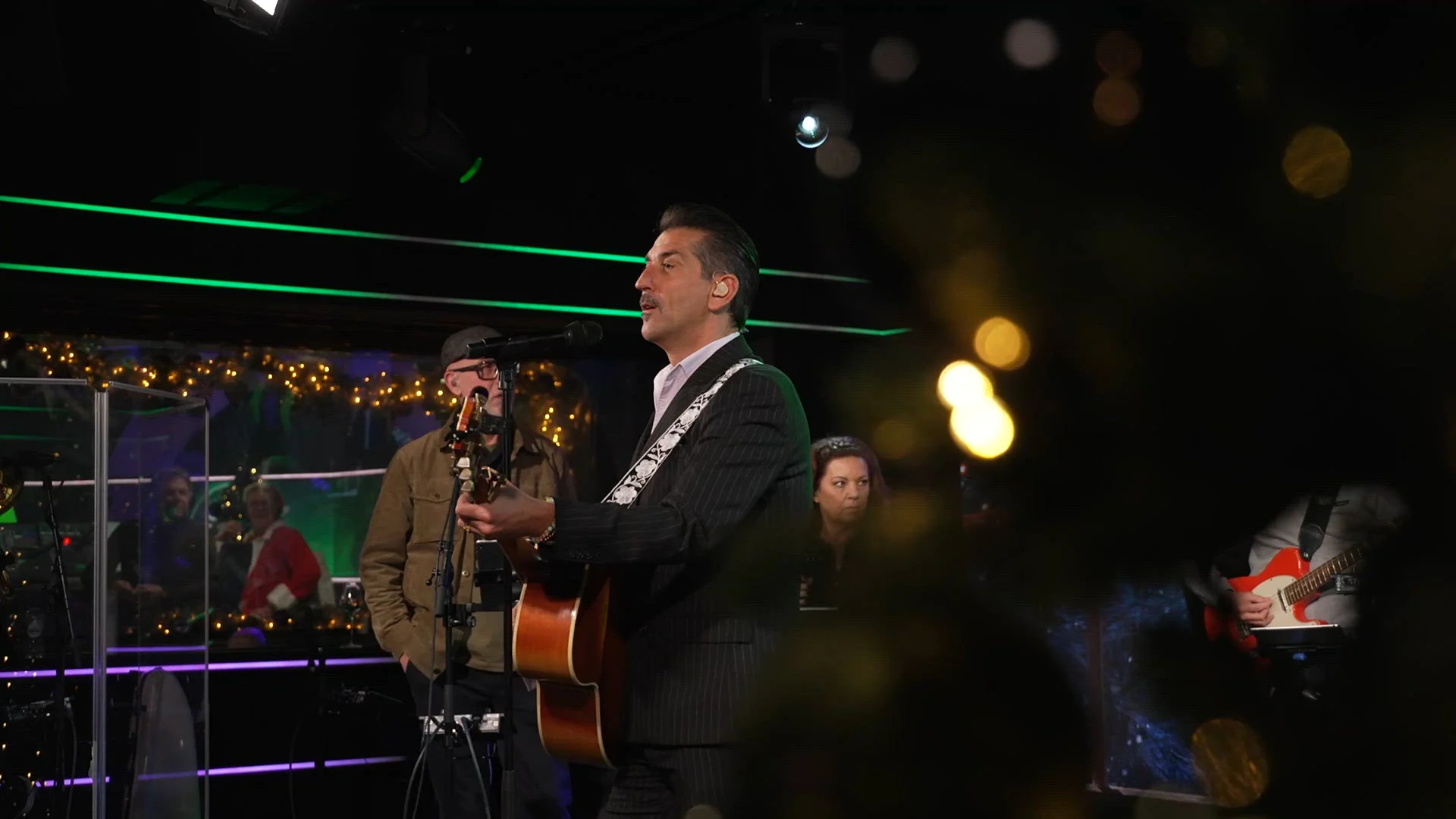 Danny Vera - Lonely This Christmas