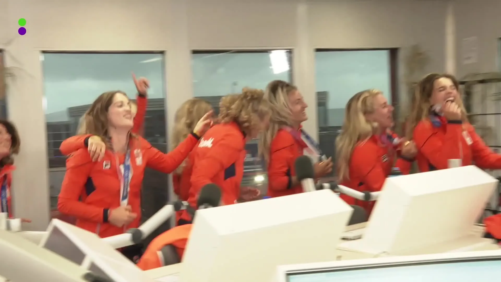 De hockeydames breken de studio af!