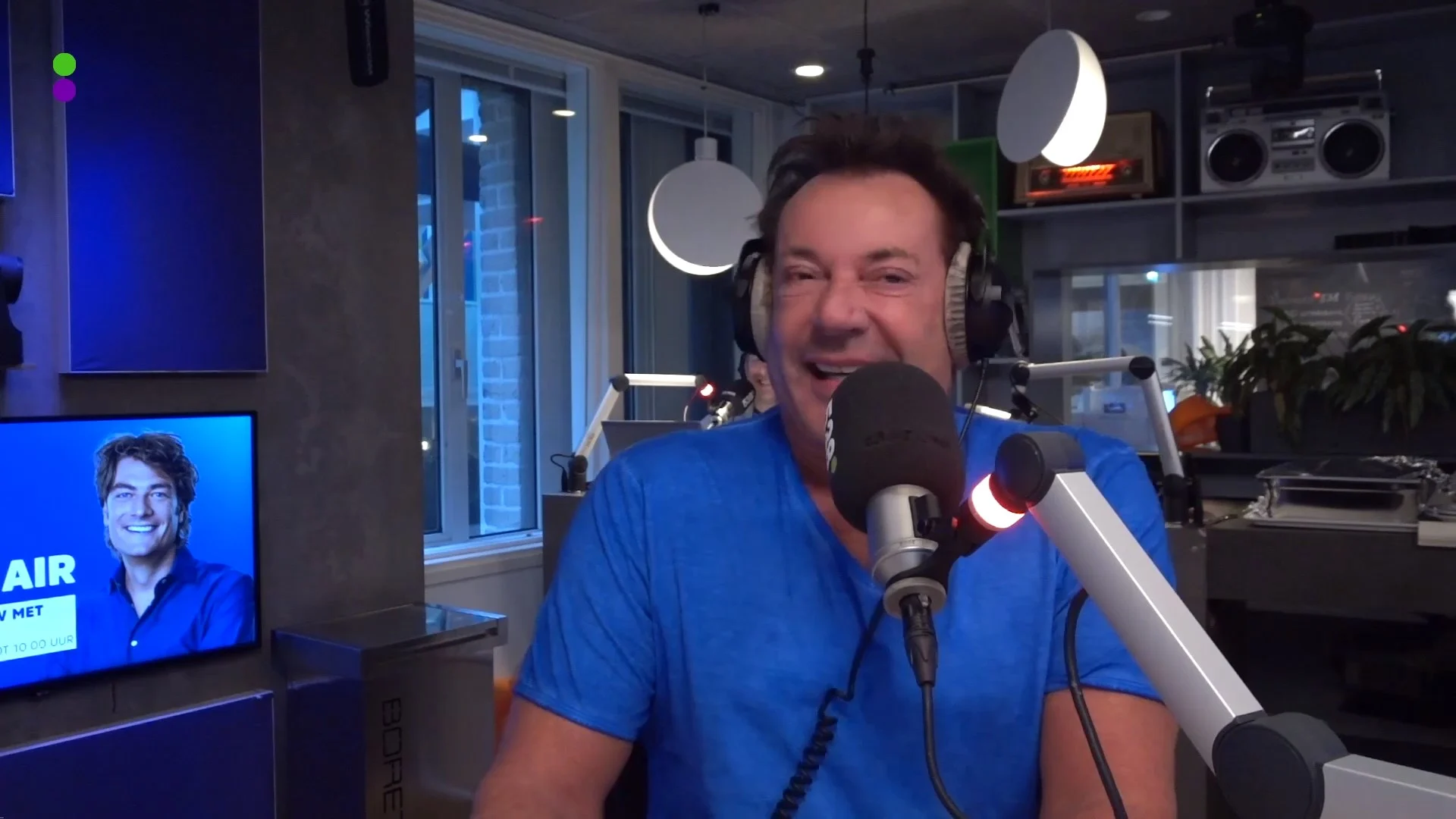 LOL! Bezoek Gerard Joling aan 538 loopt volledig uit de hand