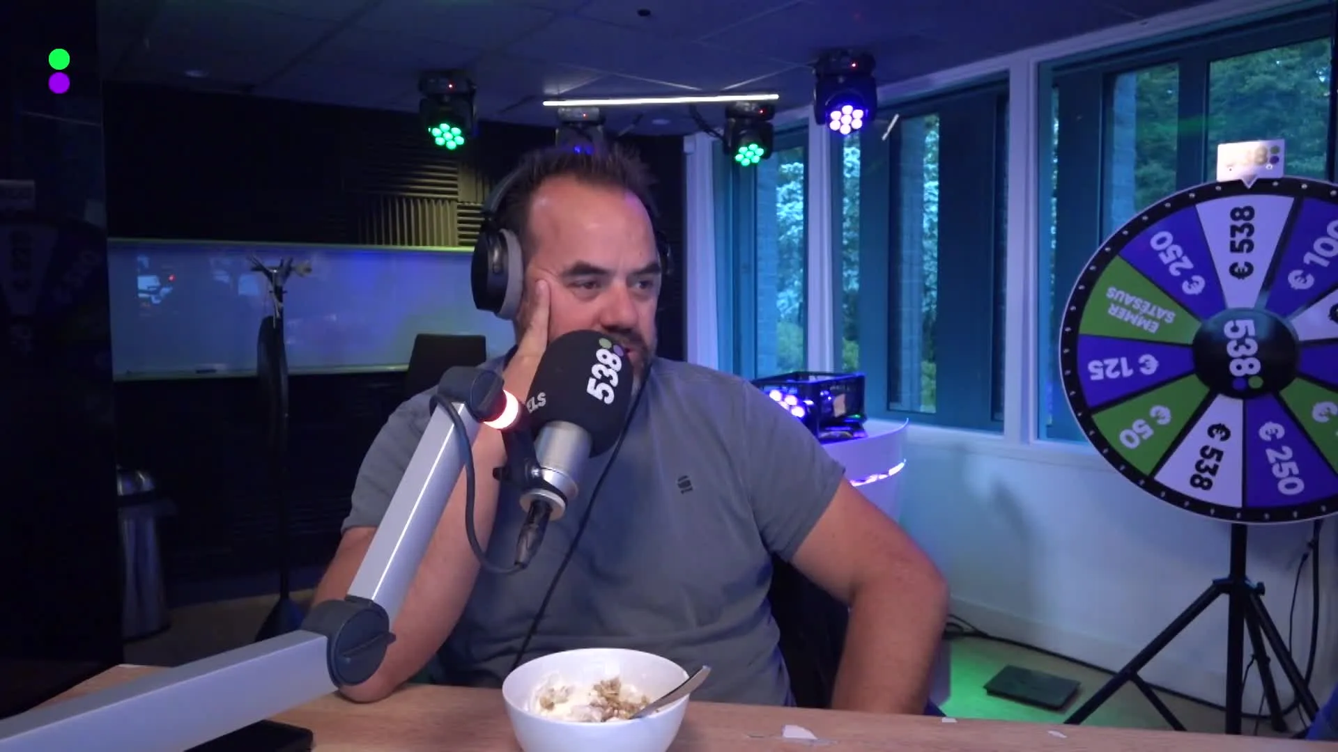 De ezels van Bas Nijhuis voorspellen de uitslag van Polen - Nederland