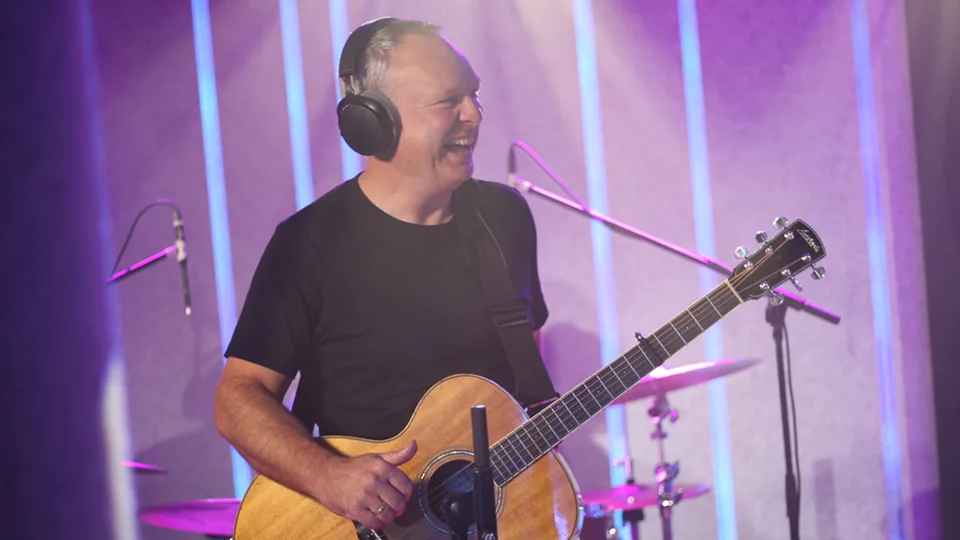 Racoon speelt oude single De Held En De Lul live op Radio 538