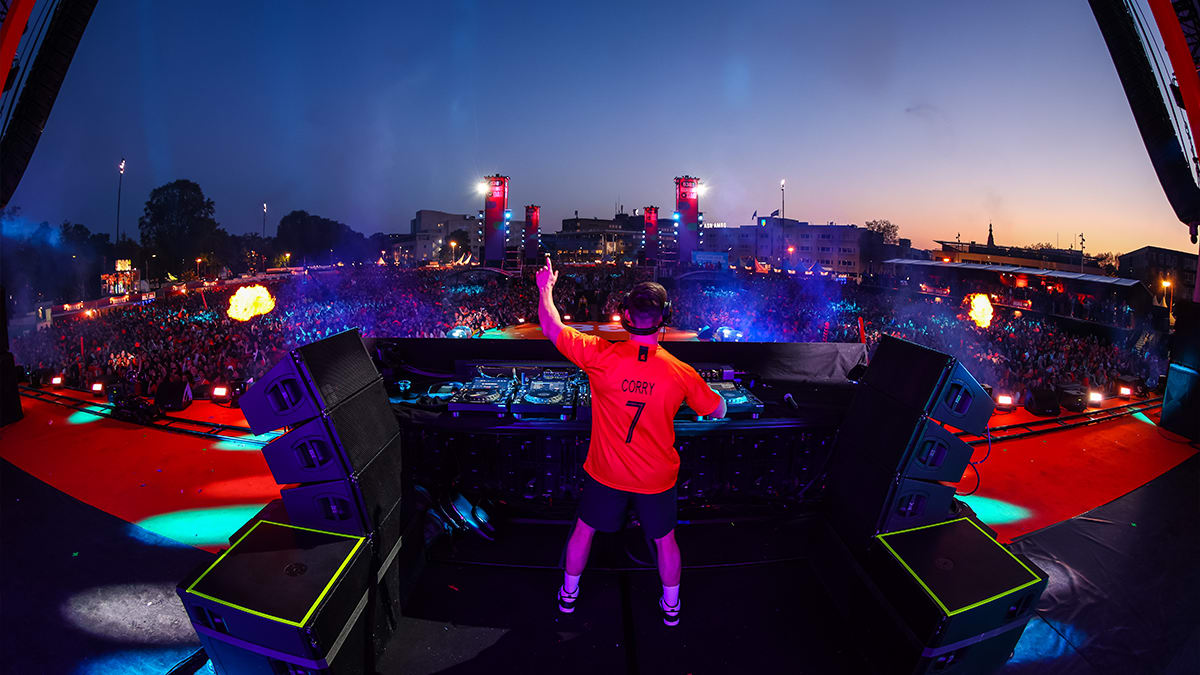 Heerlijke set van Joel Corry op 538 Koningsdag