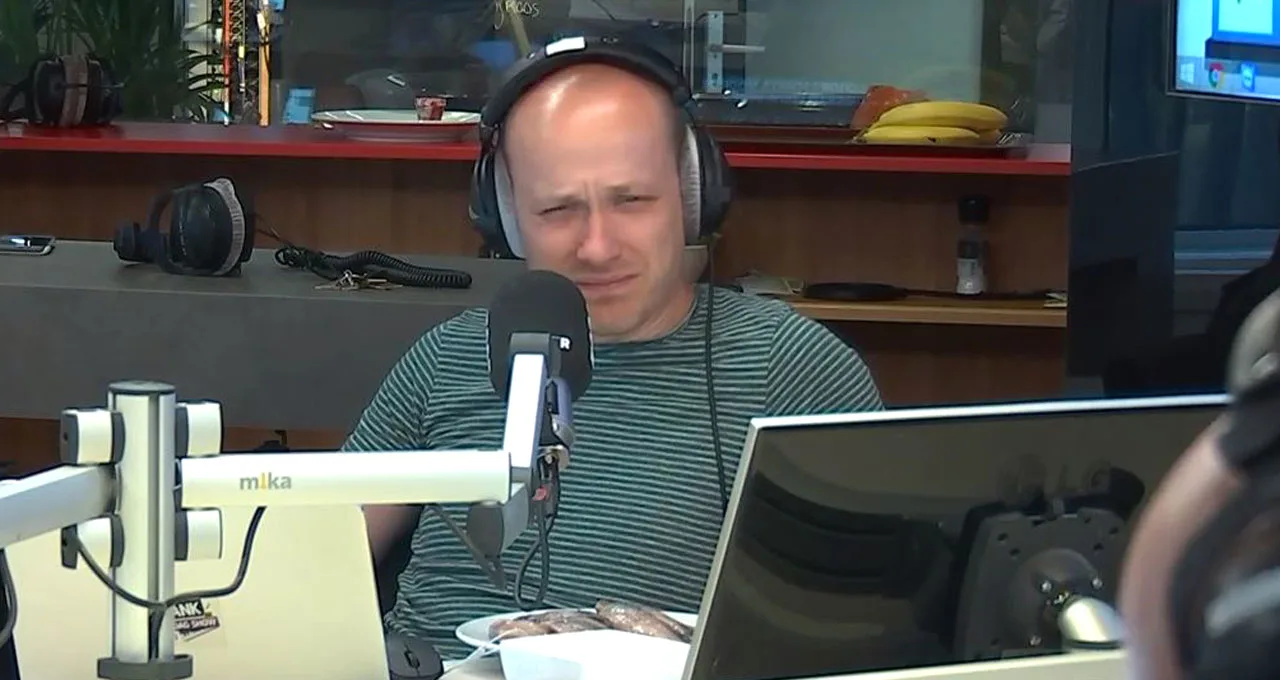 Sidekick Jelmer eet voor het eerst in zijn leven haring!