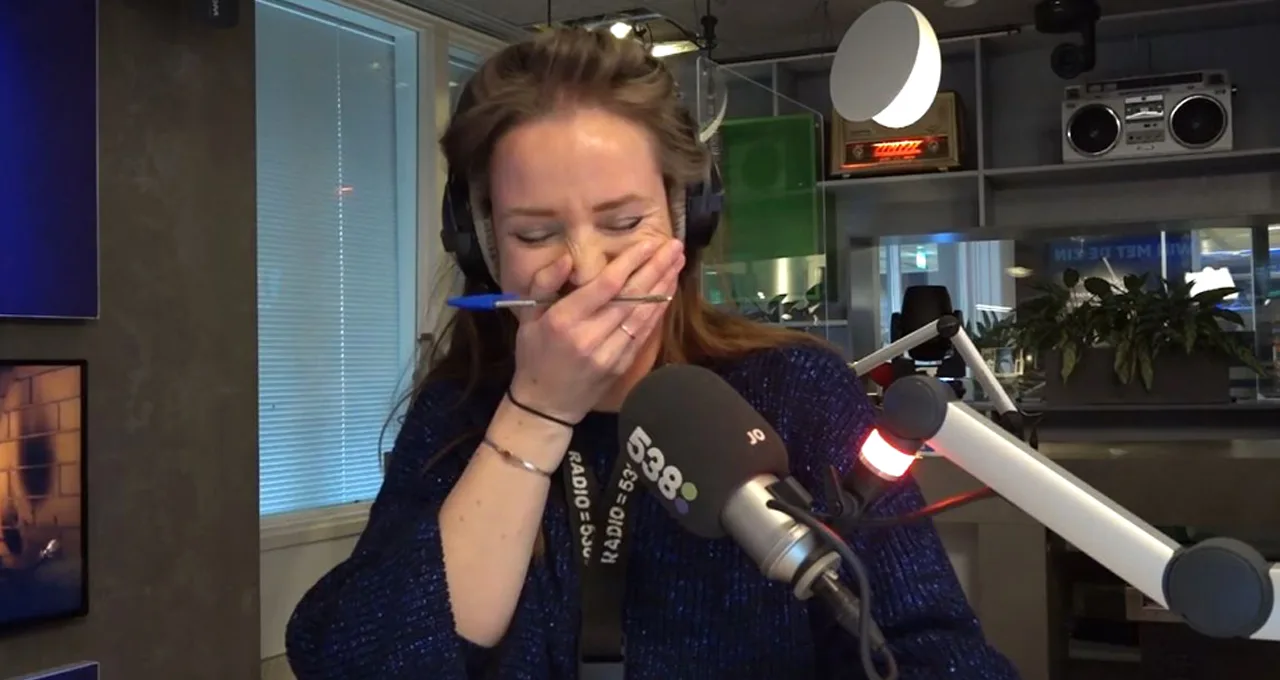 Jo heeft de slappe lach op Radio 538!
