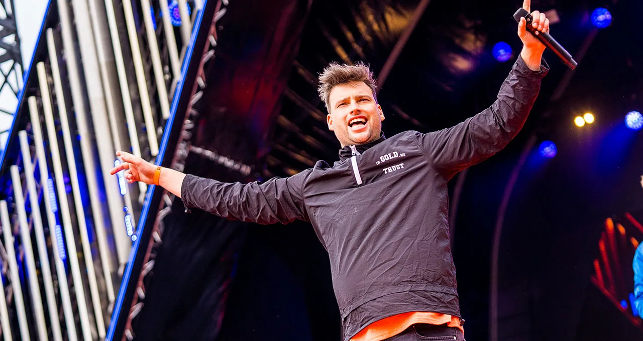 Barend (Paniek In De Tent) brak de boel af met hardstyle