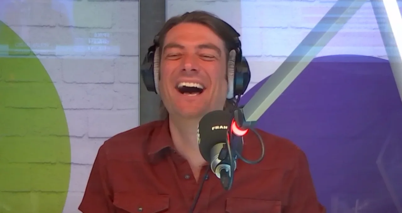 LOL! Spike van DI-RECT is helemaal in de war 😂