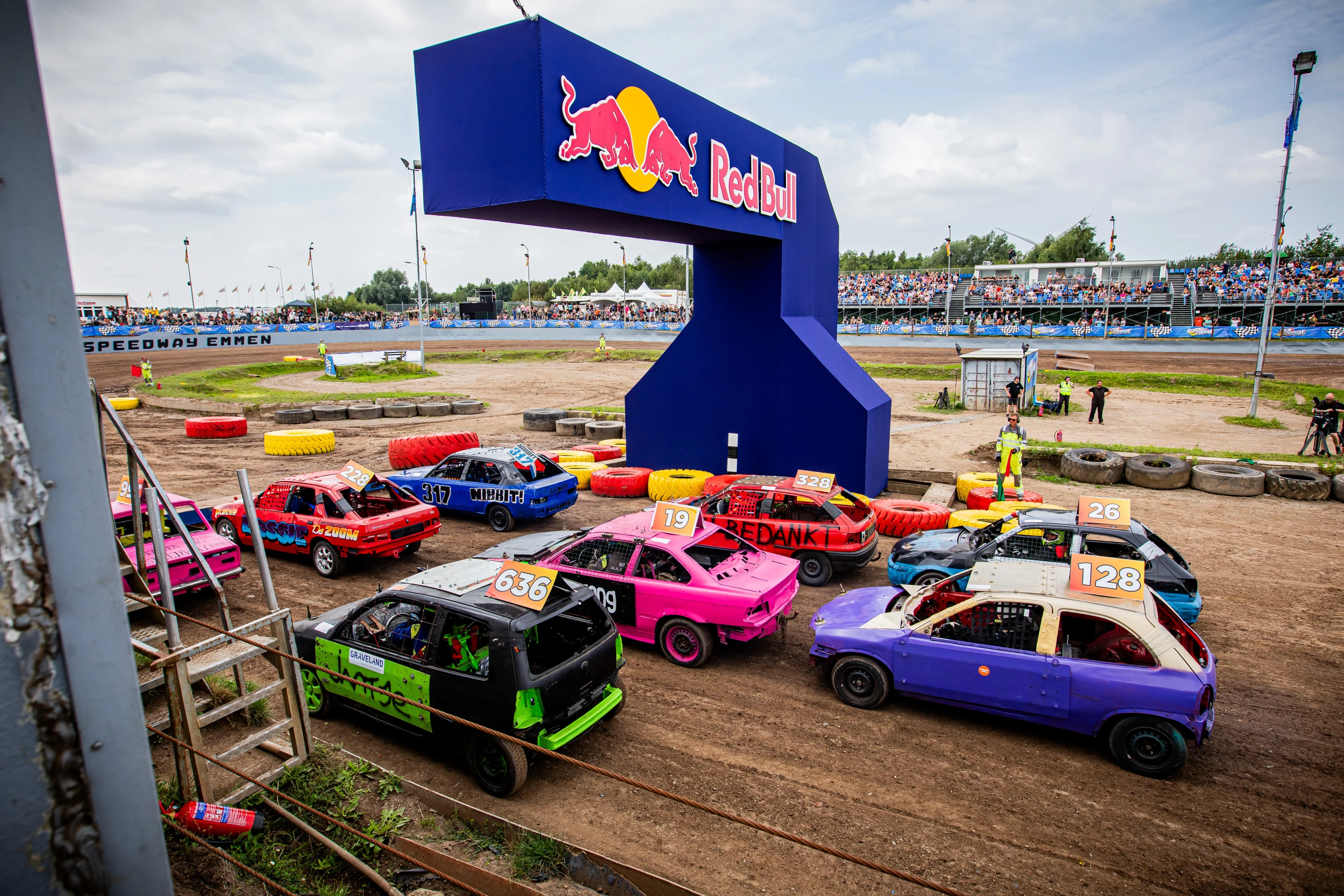 SBS6 knalt de huiskamer in met waanzinnige races en spectaculaire stunts.