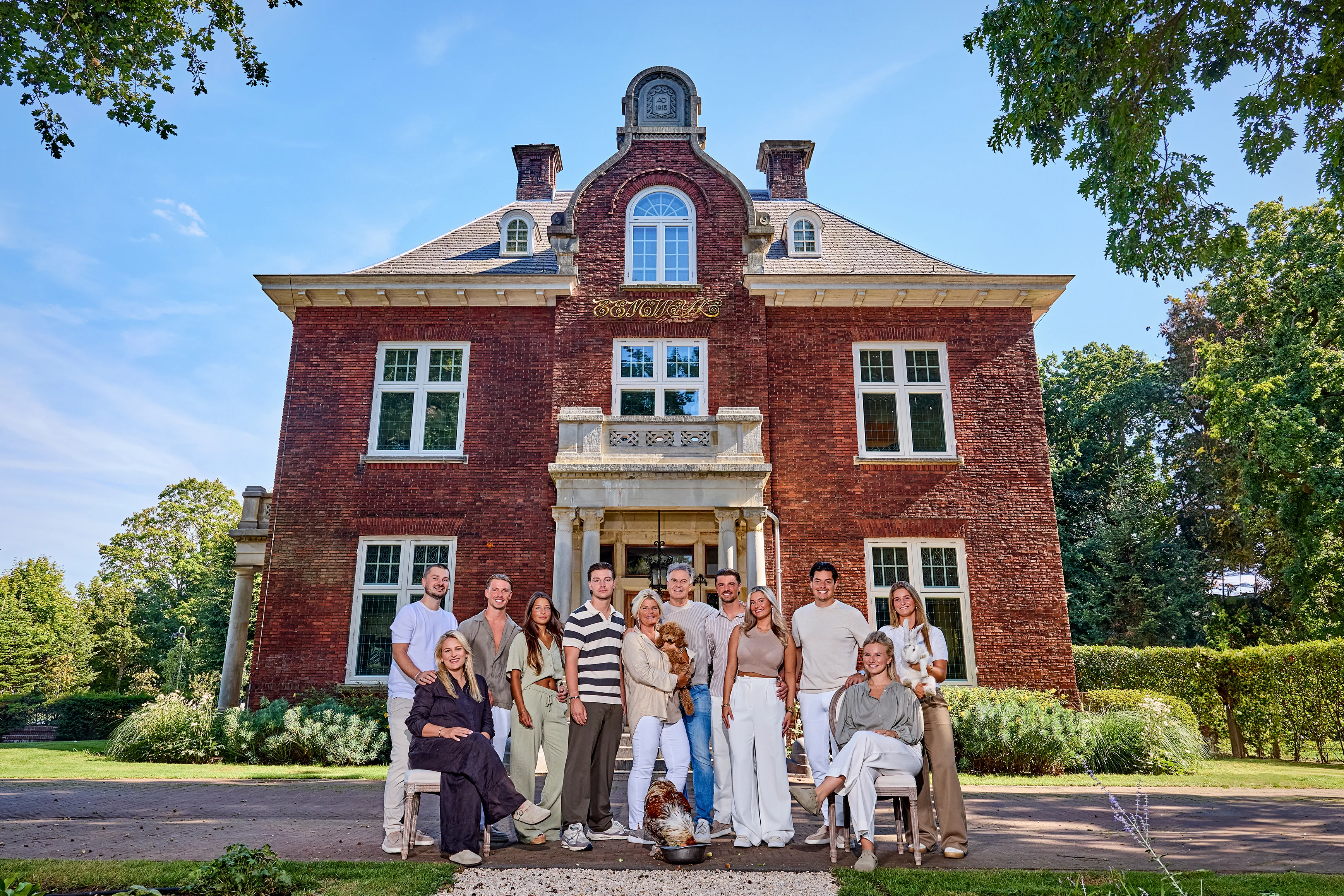 Nieuwe realityserie De Bogaartjes laat het bruisende leven zien van een Haagse horecadynastie.