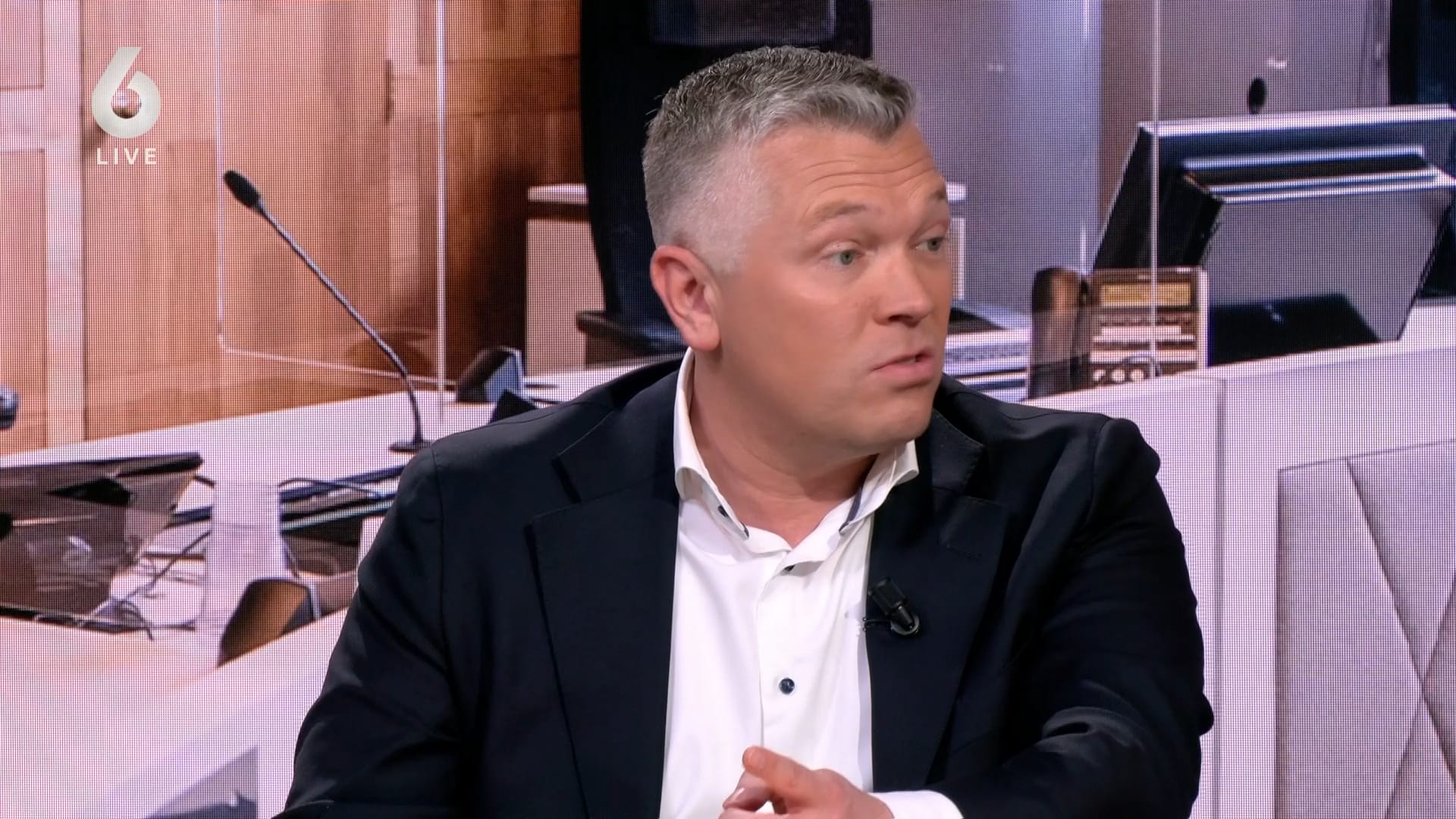 Topambtenaren onder vuur vanwege rol in onderzoek ex-Kamervoorzitter Arib