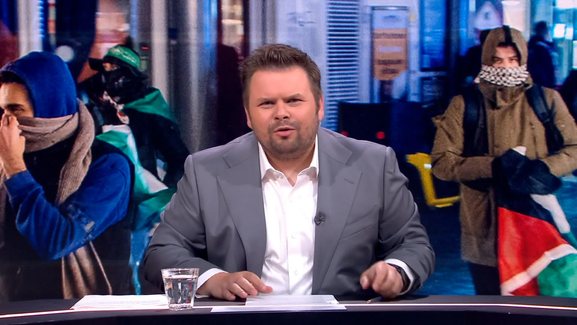 Bram Moszkowicz bezorgt over antisemitisme: 'Vervolg de daders van de Maccabi-rellen nou eens'