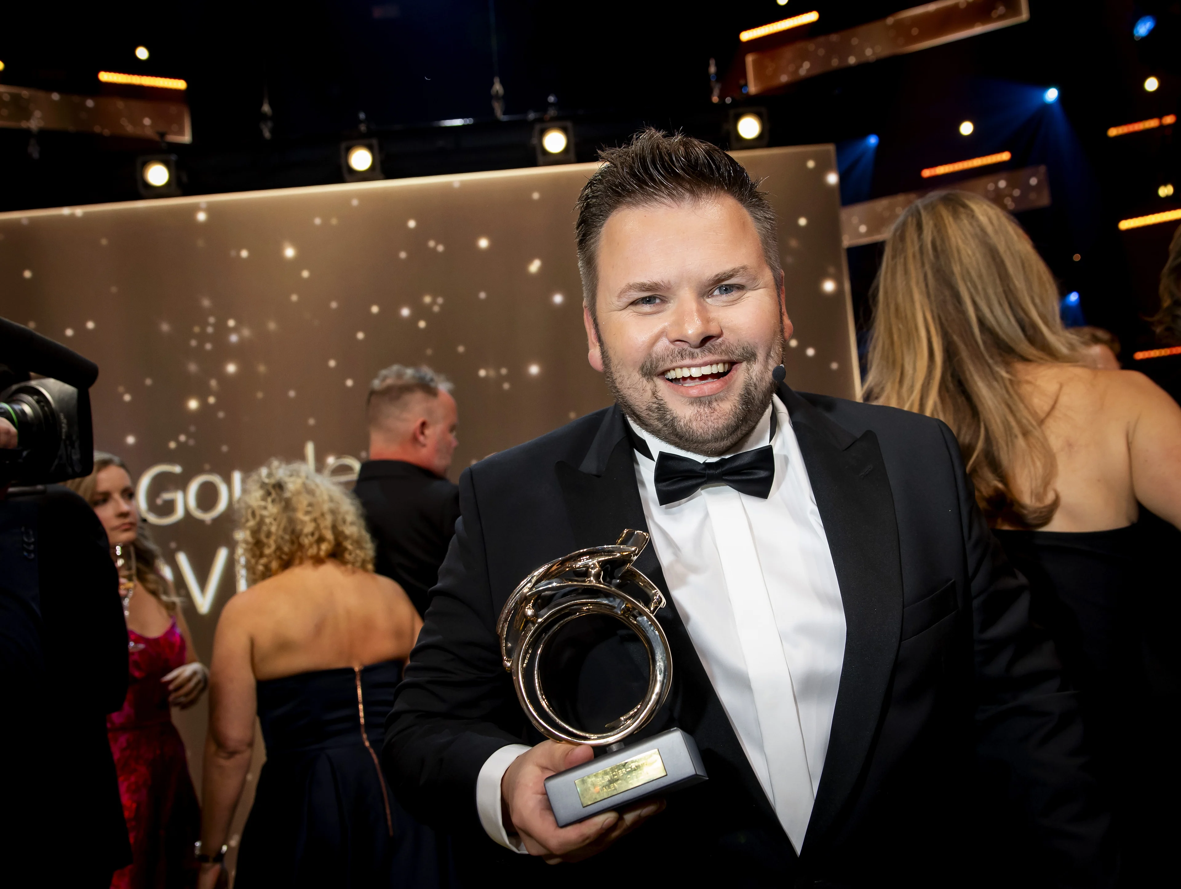 Thomas van Groningen wint Televizier-Ring Talent 2025: ‘Dit doet me echt wel iets’