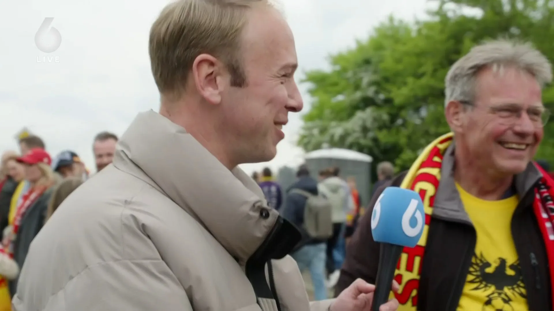 Huldiging Go Ahead Eagles trekt duizenden supporters naar Deventer