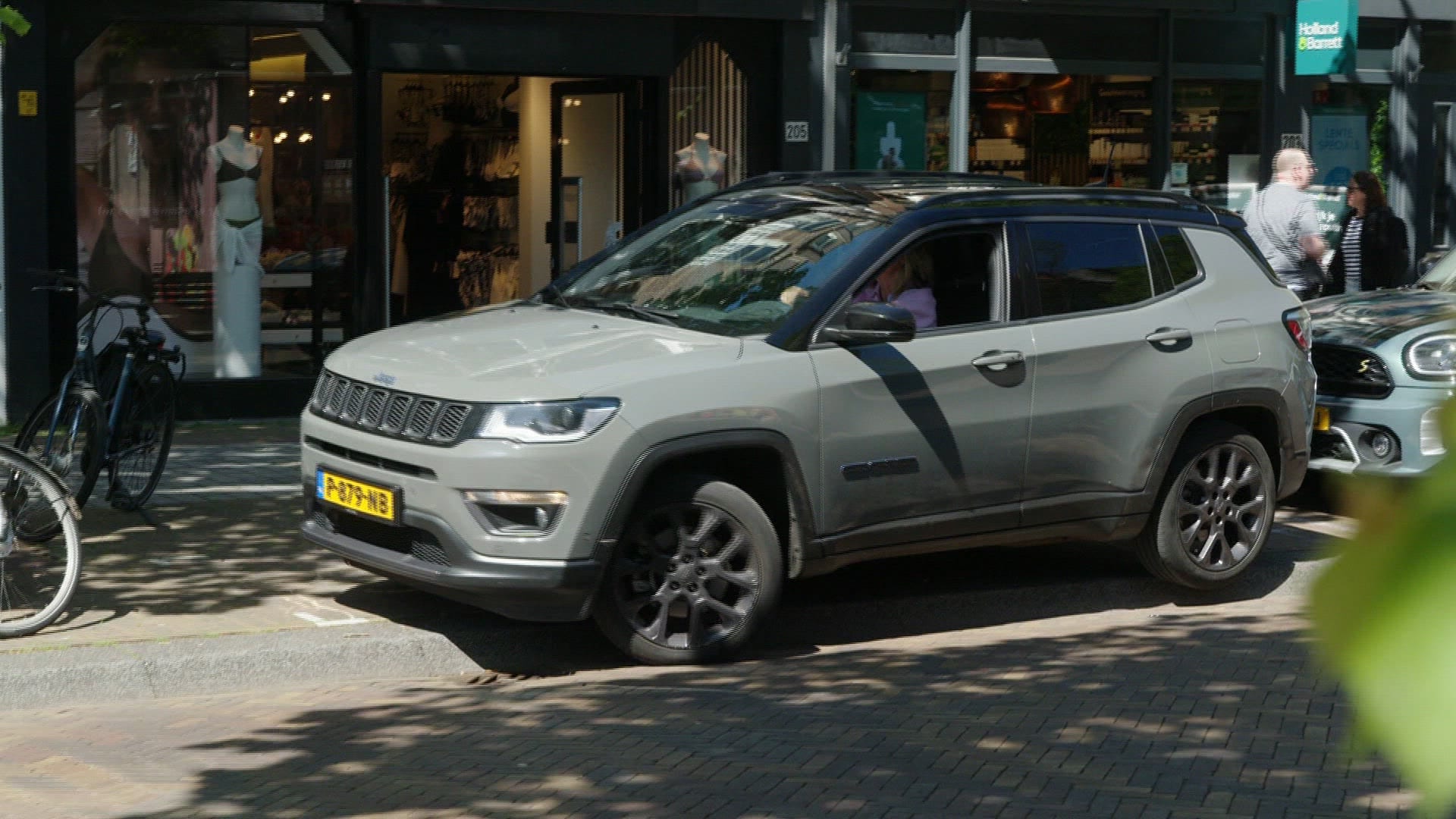 Autobesitas groot probleem: 'Dat is een dikkertje!'