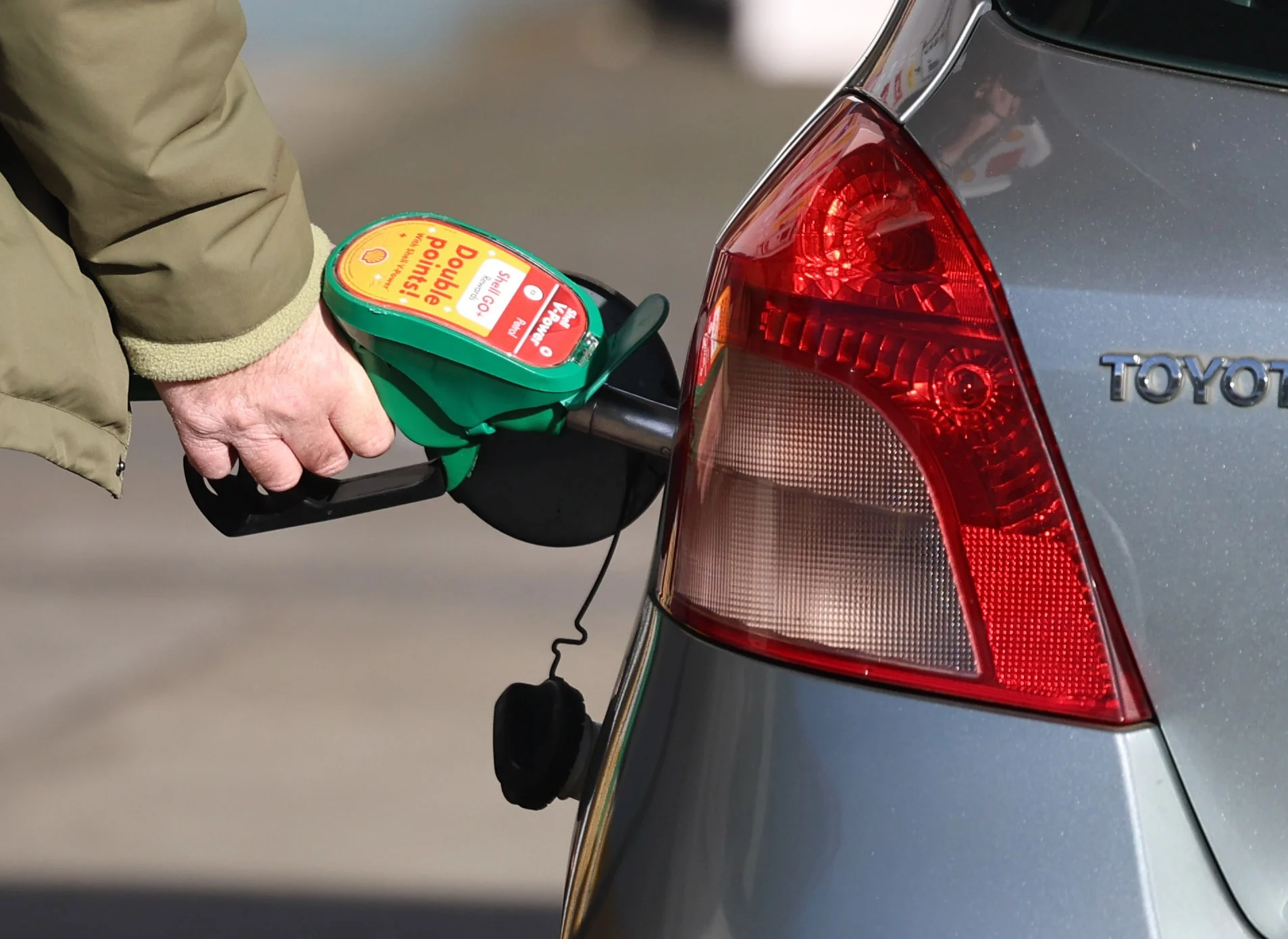 Pijn aan de benzinepomp, komt er hulp uit Den Haag?