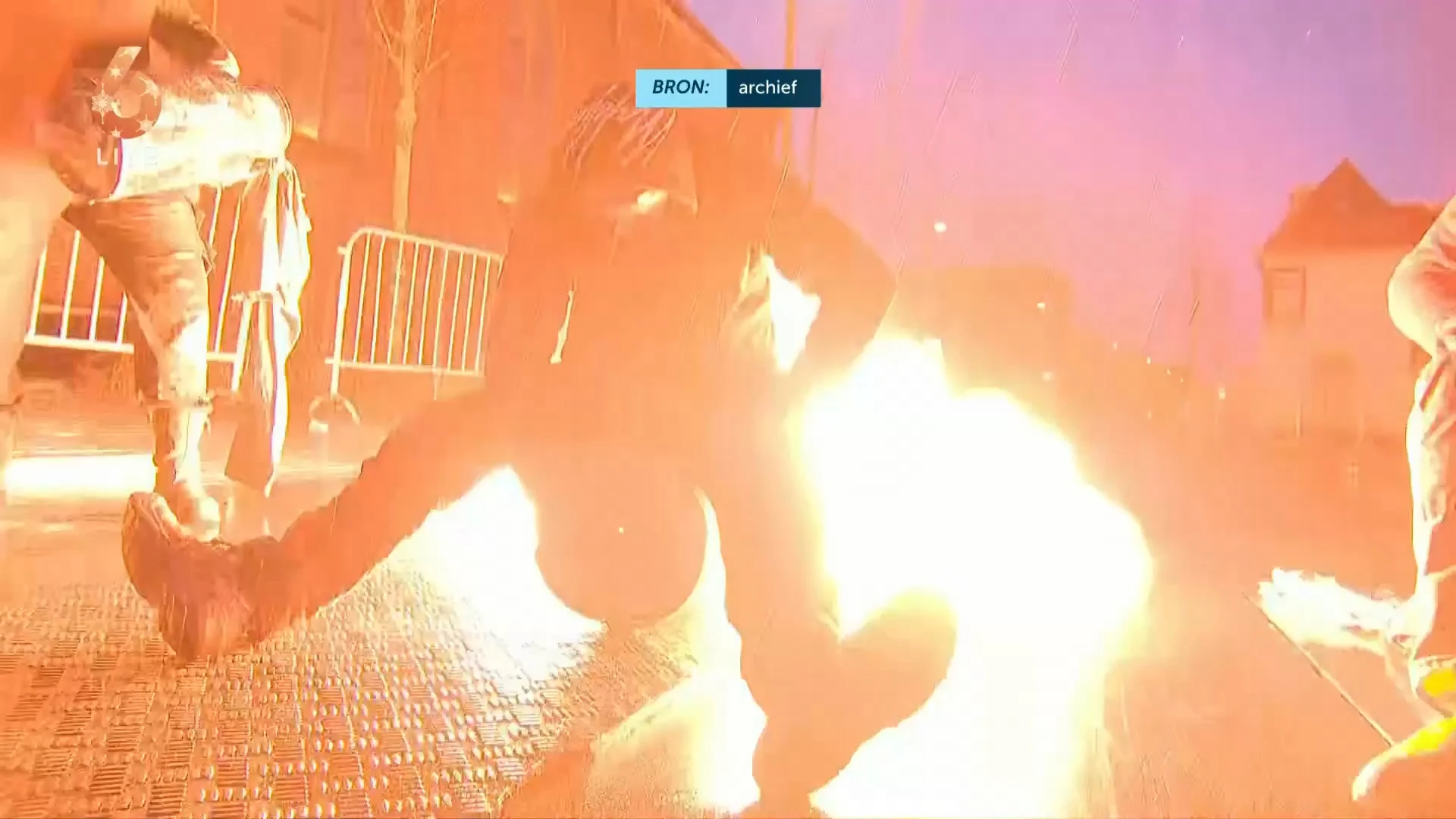 Op het platteland komen de melkbussen traditiegetrouw weer uit de schuur