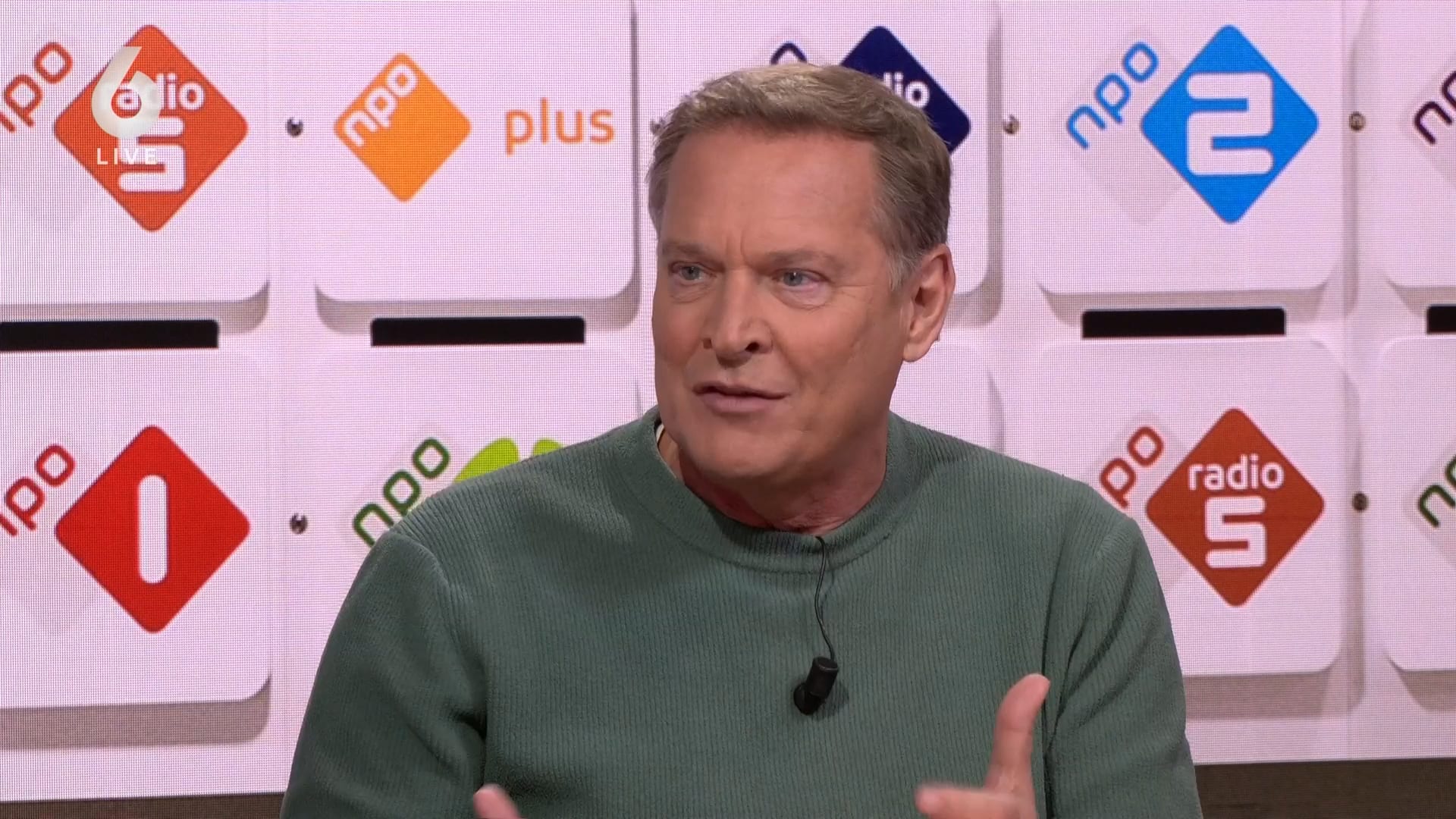 'Laat de NPO maar bezuinigen op al die talkshows'