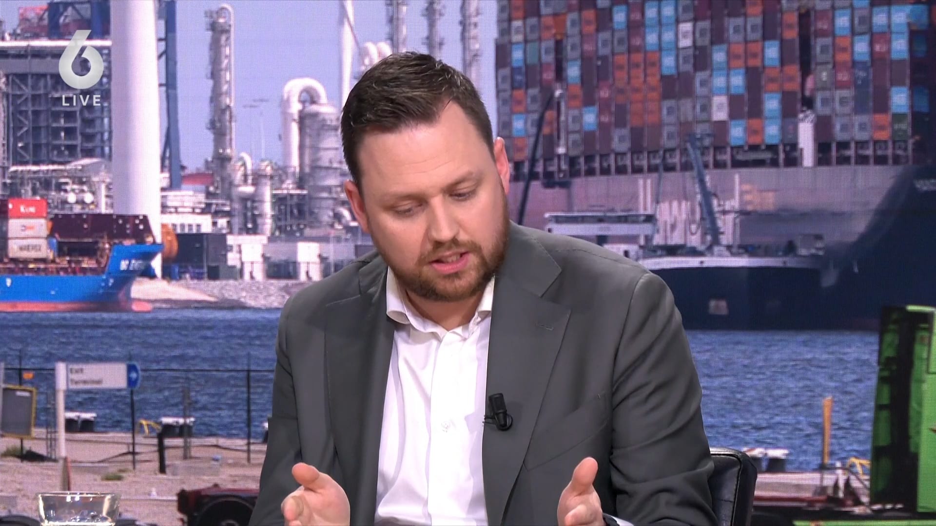 Met één druk op de knop de hele haven plat: ‘China is heel strategisch’