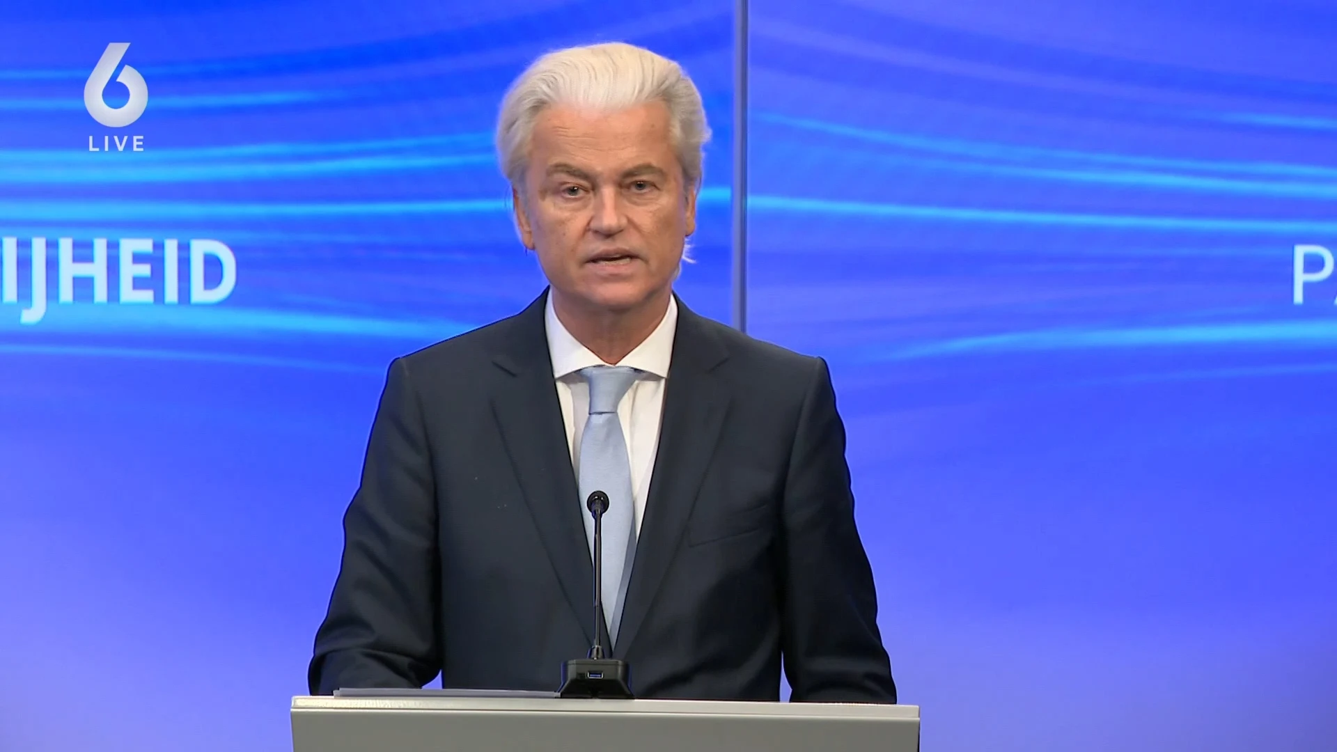 Wilders komt met nieuwe asielplannen: 'PVV geeft een waarschuwing af'