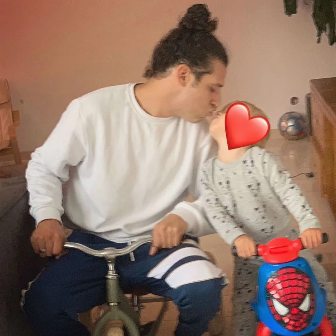 ZIEN: Ali B deelt te lieve foto's met zoontje