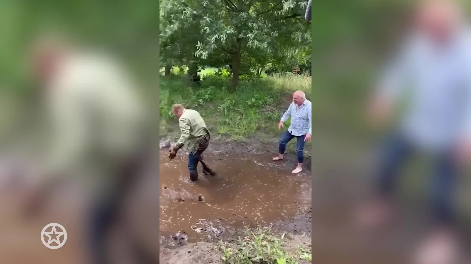 Frans Bauer valt in modder