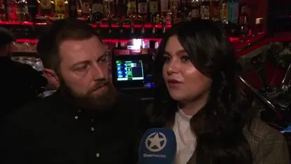 Roxeanne zet deur naar André wagenwijd open