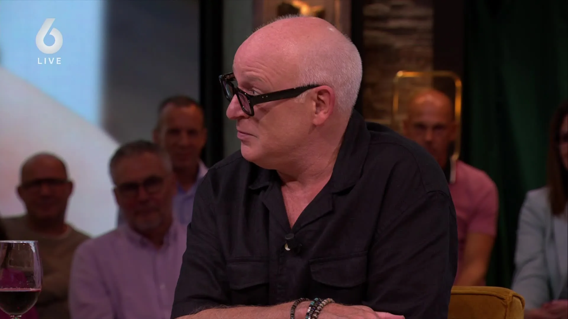 René en Johan gaan los op outfit Ronald Koeman