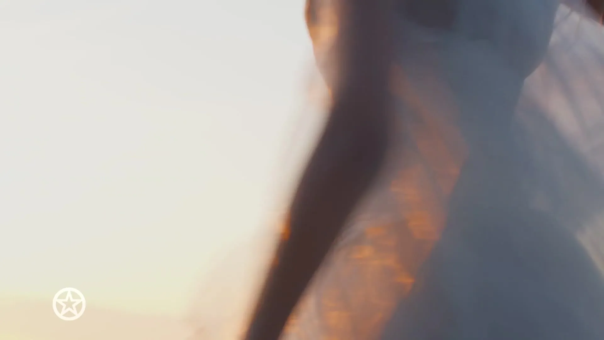 Máxima in Parijs voor opening tentoonstelling Iris van Herpen