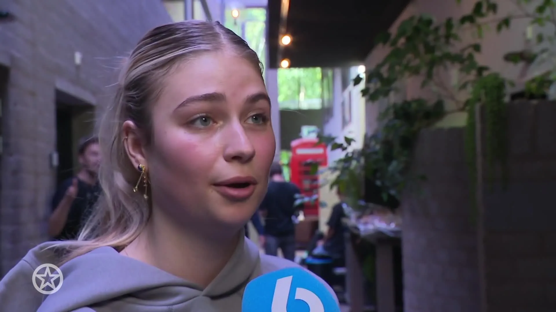 Roxy Dekker van top tot teen onder de kots: 'Ik sliep diezelfde avond bij Koen'