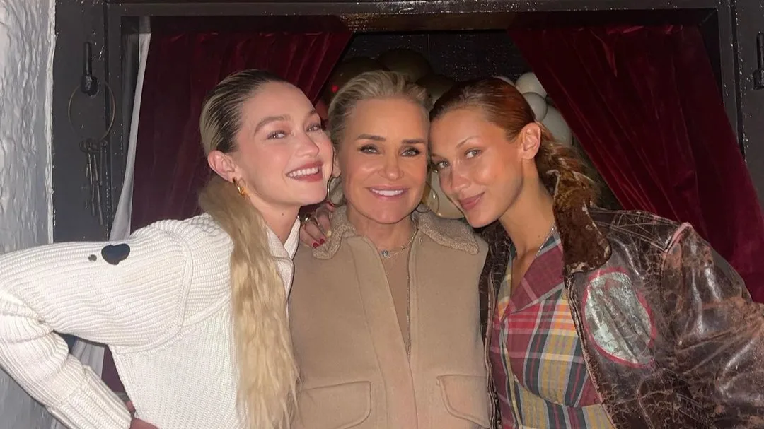 Zo ziet Yolanda Hadid, de moeder van Gigi en Bella, er nu uit