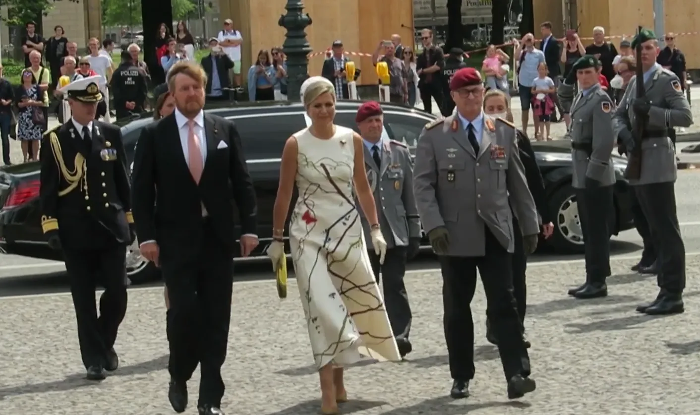 Duitse Oranjefans verzamelen zich voor Oranjes tijdens staatsbezoek  