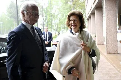 Zien: Zweeds koningspaar danst uitbundig op ABBA