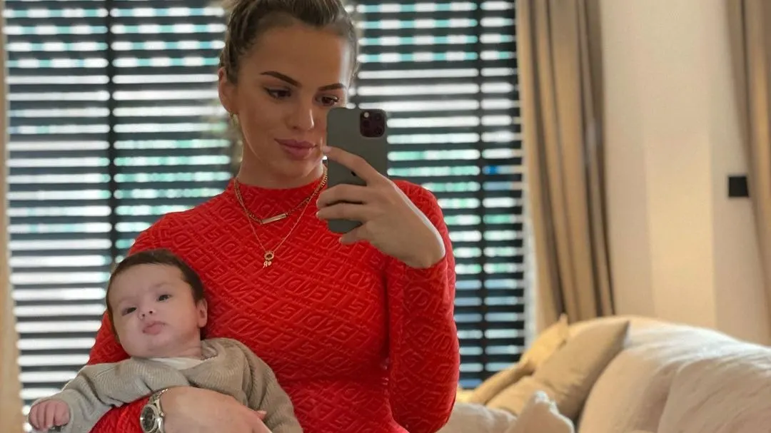 ZIEN: Vriendin Ronnie Flex deelt schattige video van dochter Rémi