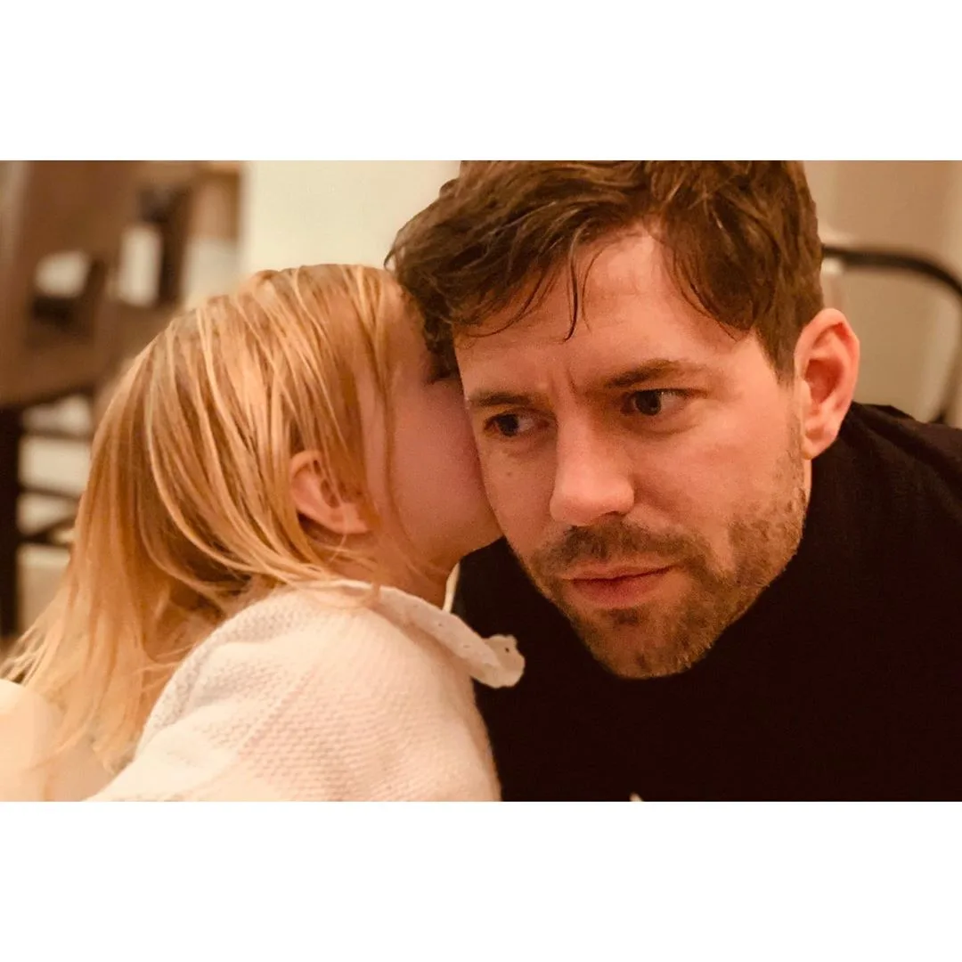 Kiki Keizer woest als papa Simon 'Frozen' zingt