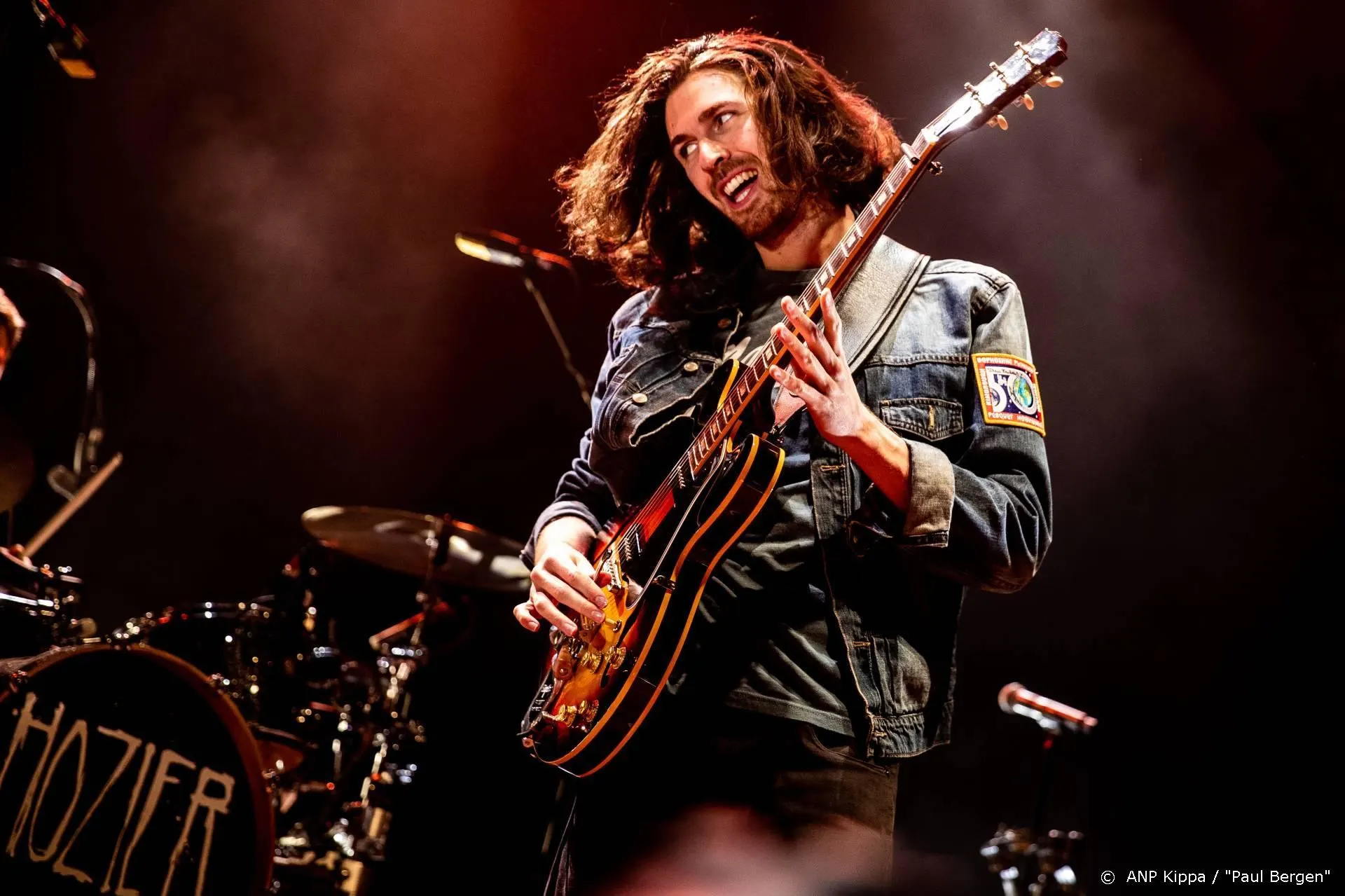 Hozier brengt liveoptreden uit voor Ierse Kindertelefoon