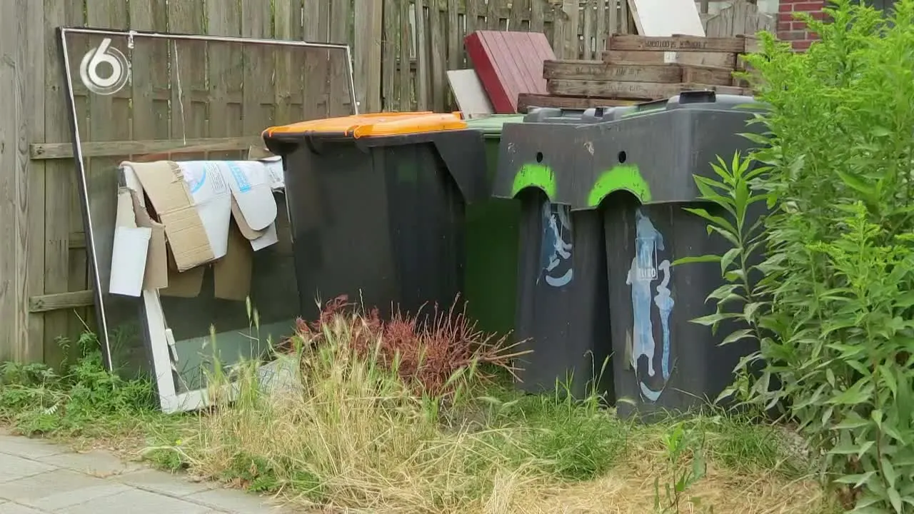 Sympathieke 'arme' familie in Steenrijk, Straatarm