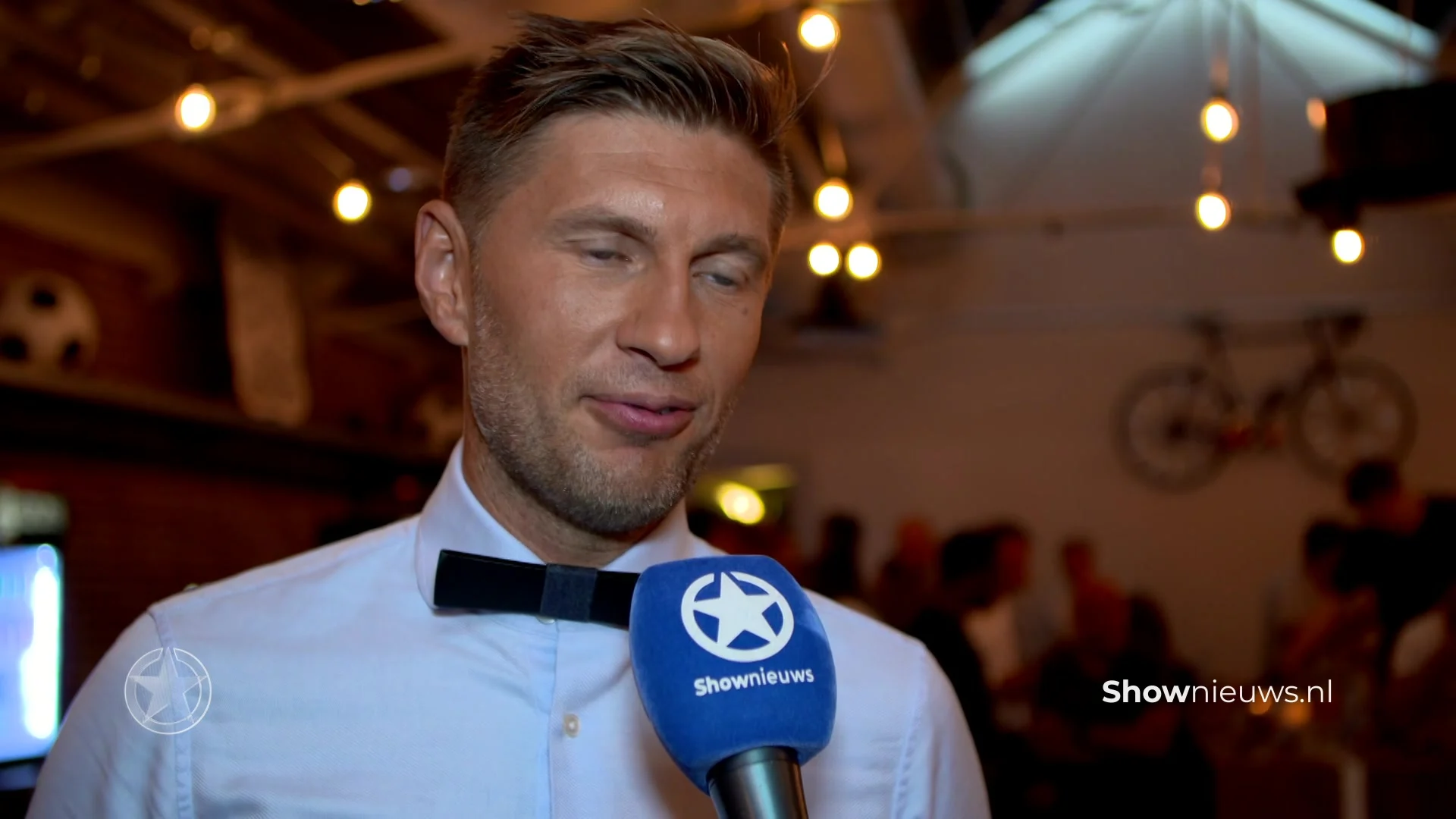 Levchenko en zijn zus zingen voor overleden moeder