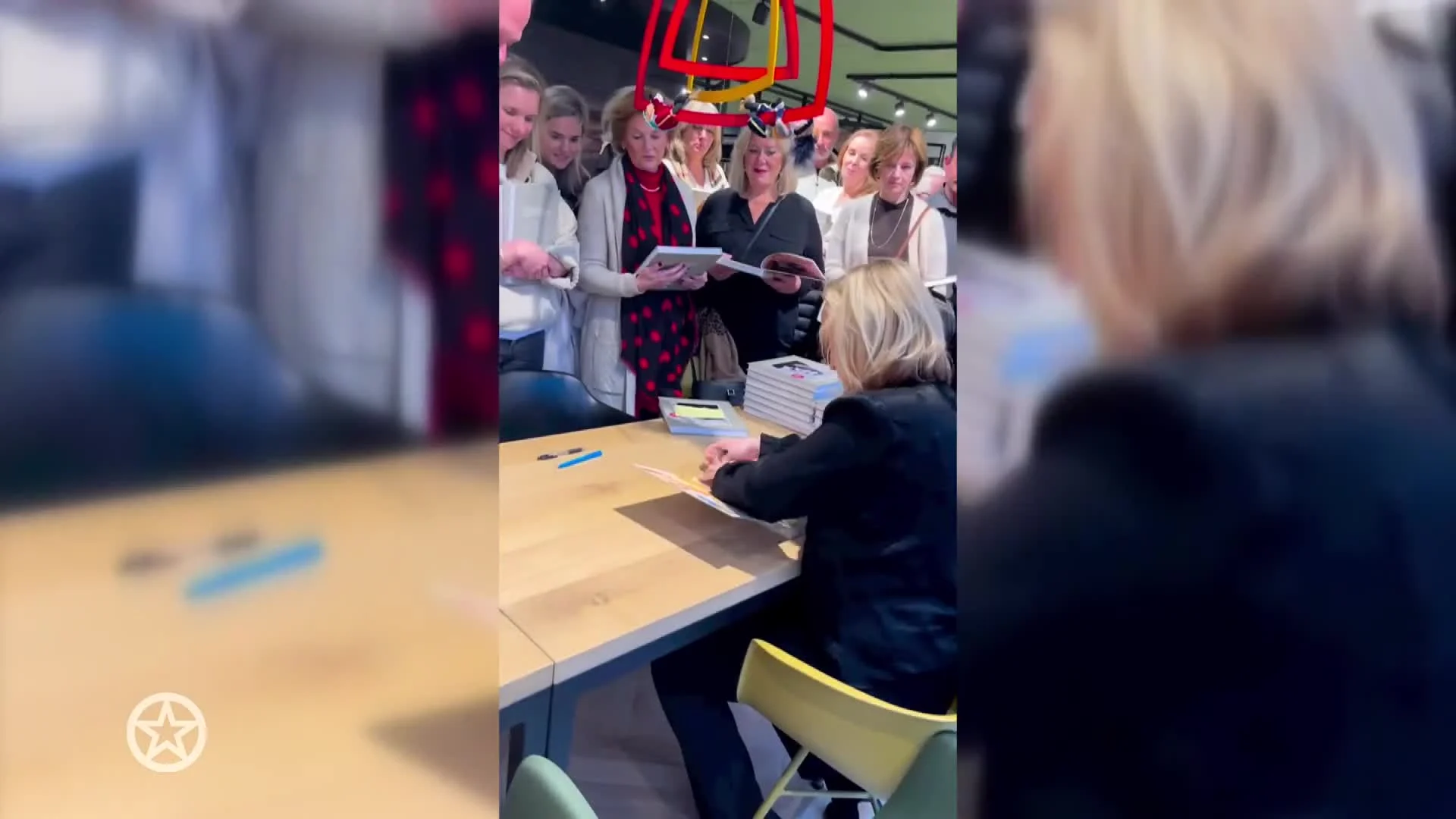 Eva Jinek houdt signeersessie