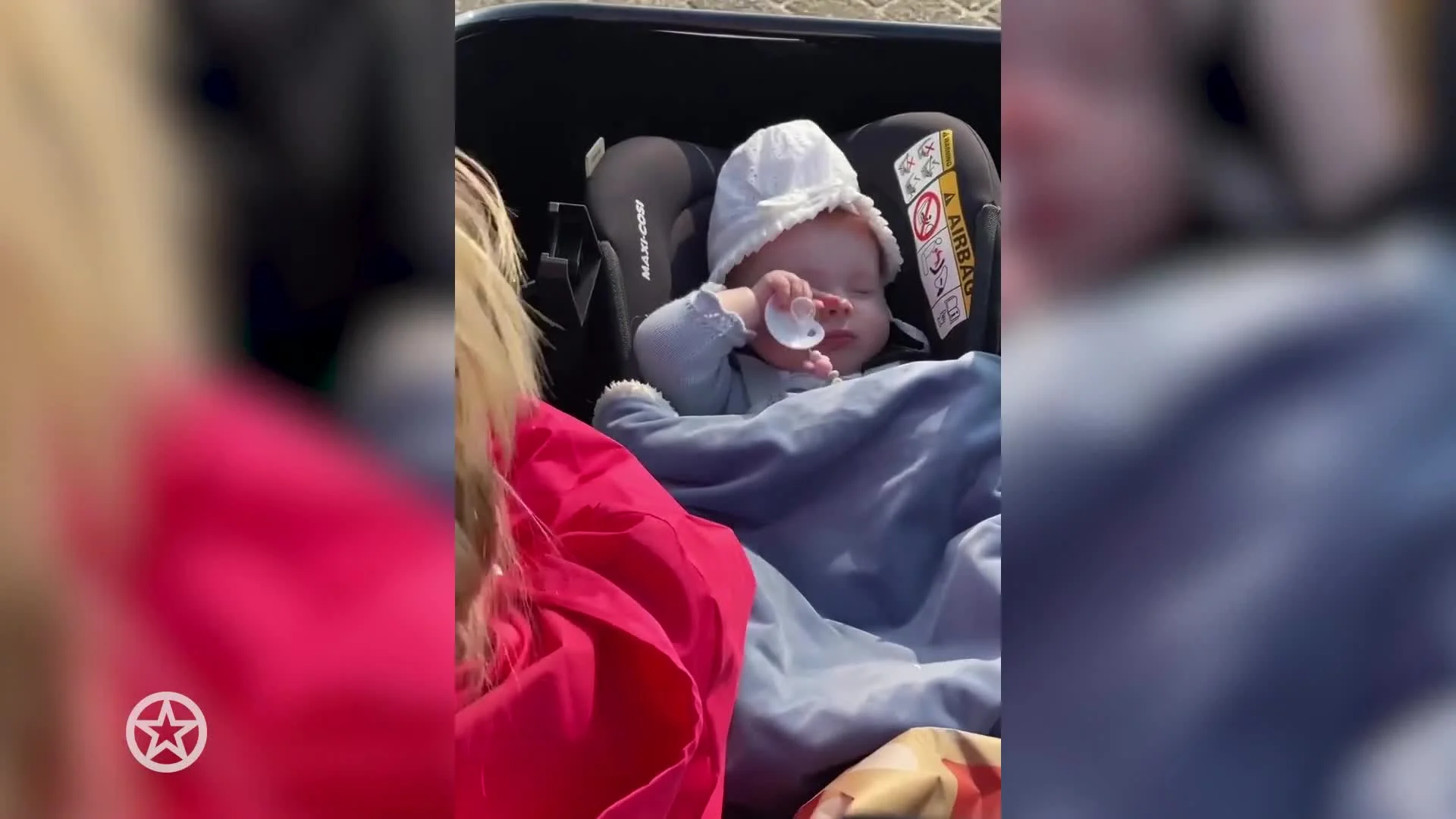 Claire tikt Maxime op de vingers