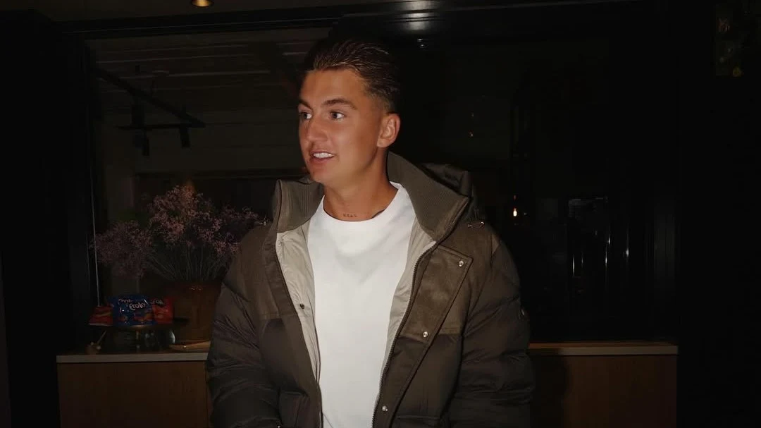 ZIEN: Mart Hoogkamer vereeuwigt liefde voor pasgeboren dochter 