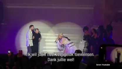 Koppel van aanzoek tijdens Christina Aguilera-show op roze wolk
