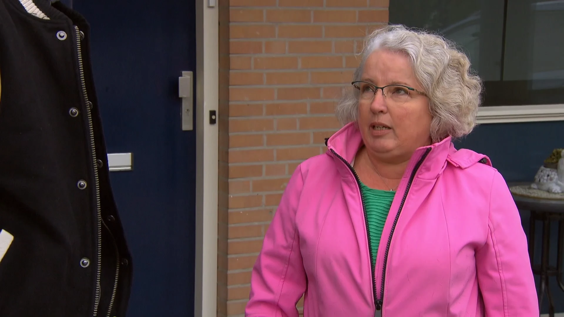 Teuni rijdt buurvrouw aan in Mr. Frank Visser doet uitspraak