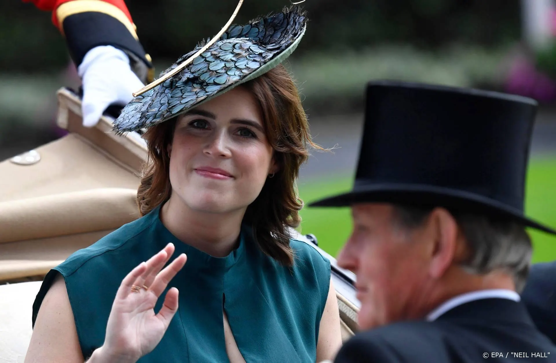 Prinses Eugenie deelt vriendschapsarmbandje met Ellie Goulding