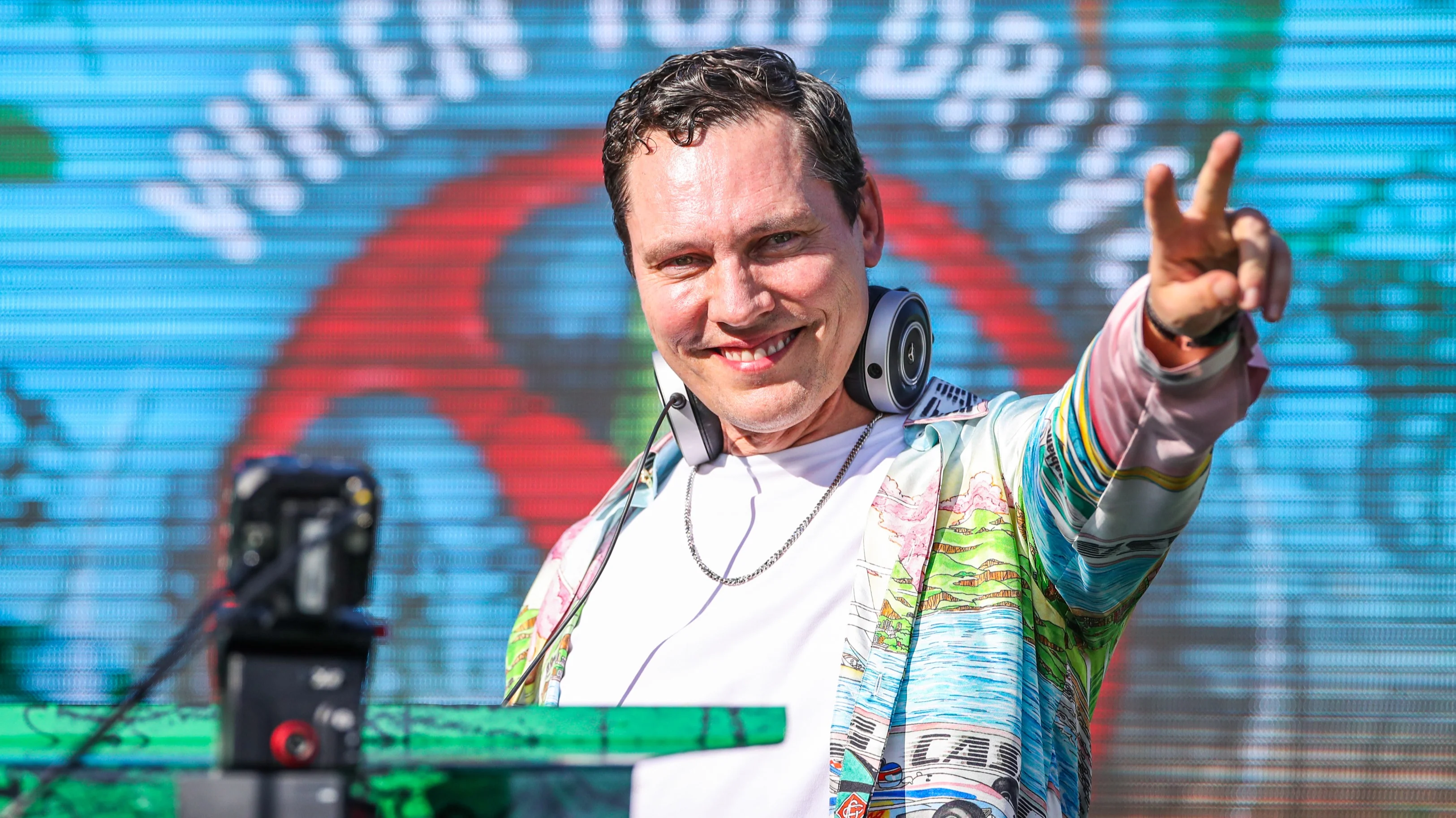 DJ-Tiësto viert zege na flinke beschuldigingen