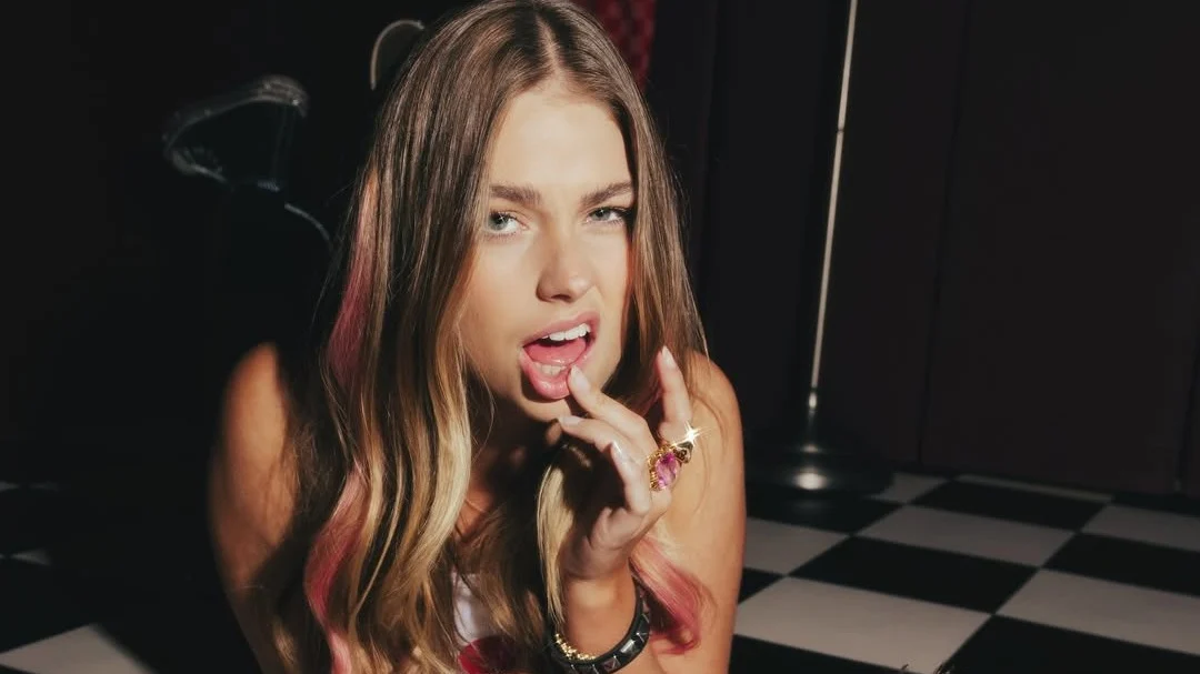 Roxy Dekker brengt 'ode aan vriendschap' uit voor vriendinnen