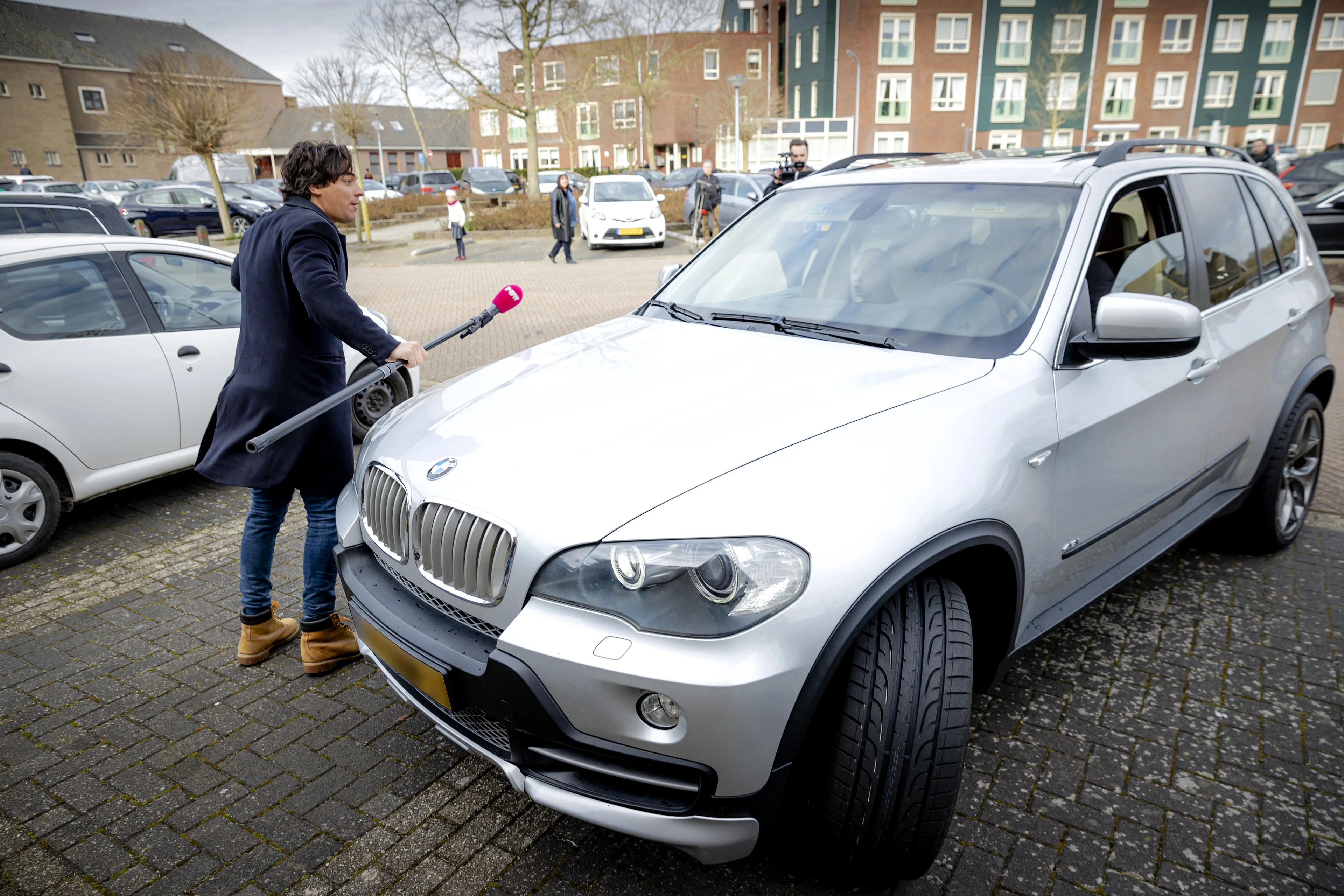 Man uit Urk aangehouden voor inrijden op journalist
