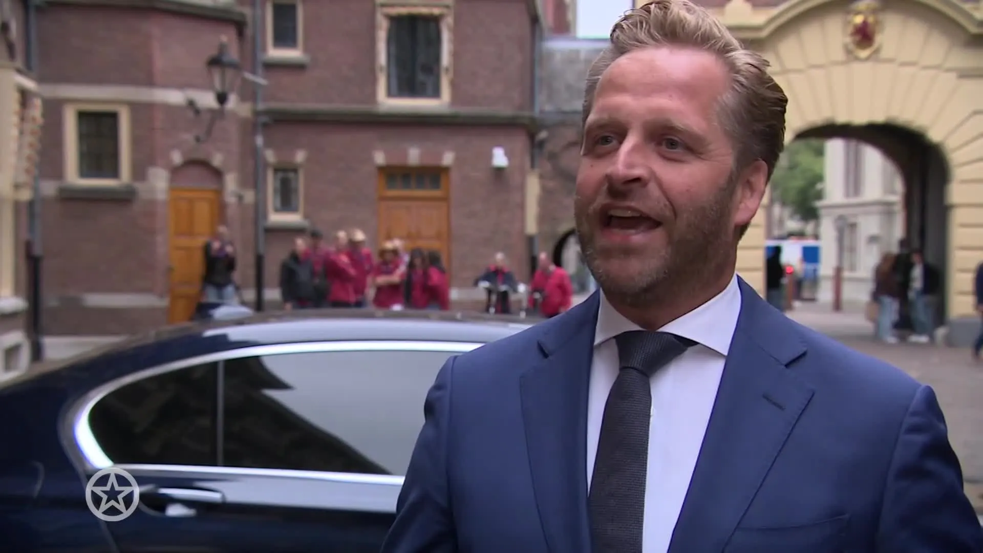 Hugo de Jonge reageert op volle voetbalstadions