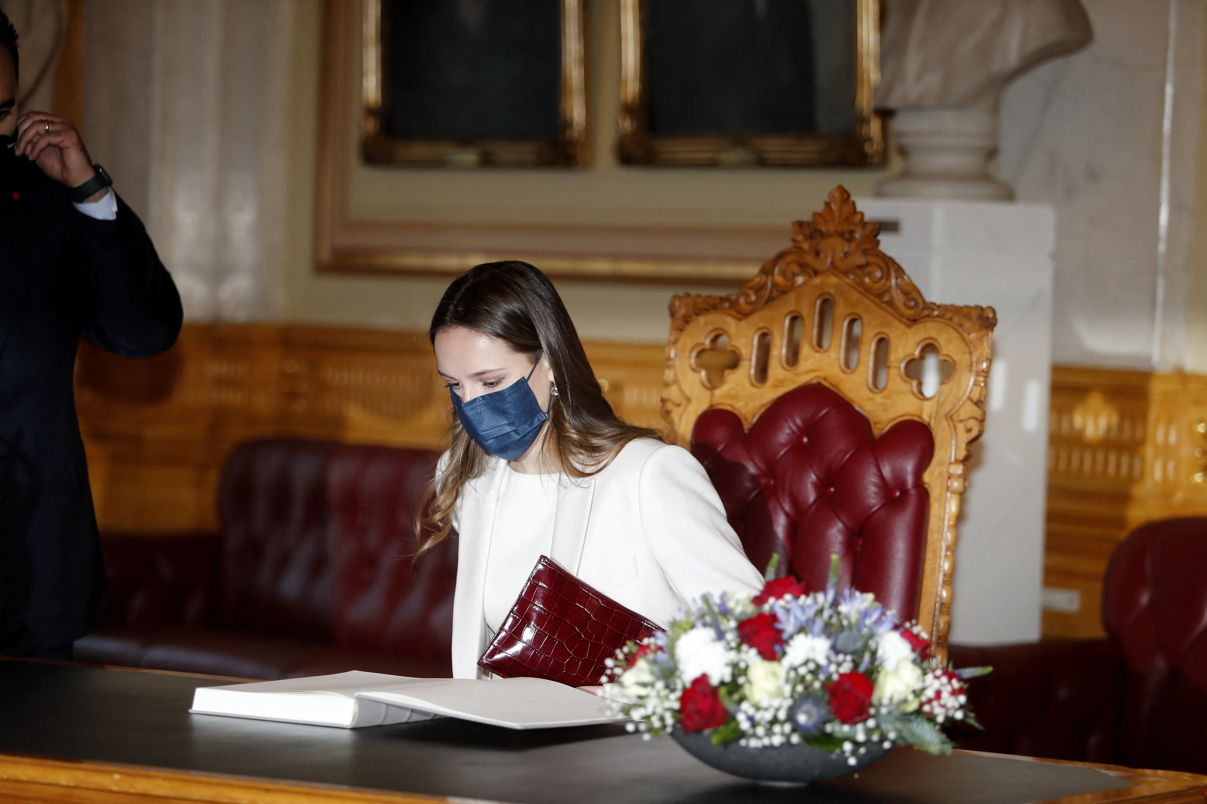 Jarige Noorse Prinses (18) woont ministerraad bij