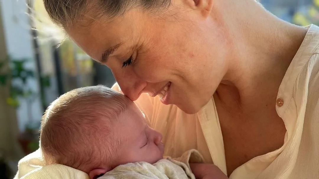 ZIEN: Marieke Elsinga geniet van eerste vakantie samen met Jip